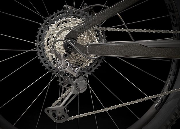 Bicykel Trek Fuel EX 8 Rage Red to Dnister Black Fade 2022