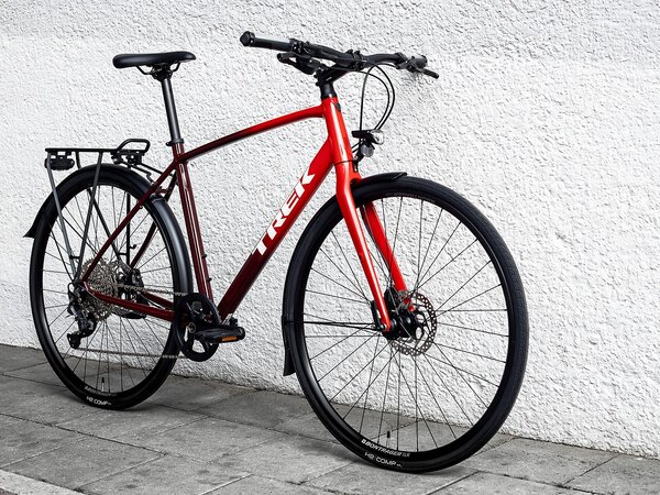 Bicykel Trek FX 3 Disc Equipped Viper Red to Cobra Blood Fade 2023