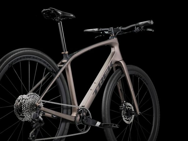 Bicykel Trek FX Sport 6 Carbon Matte Bronze Age/Deep Smoke 2026