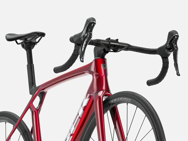 Bicykel Trek Madone SL 5 Gen 8 Gloss Fury Red/Matte Deep Smoke 2026