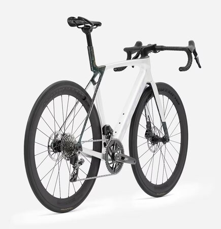 Bicykel Trek Madone SL 6 AXS Gen 8 Gloss Crystal White/Matte Deep Smoke 2026