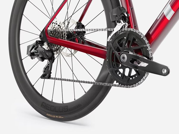 Bicykel Trek Madone SL 6 AXS Gen 8 Gloss Fury Red/Matte Deep Smoke 2027