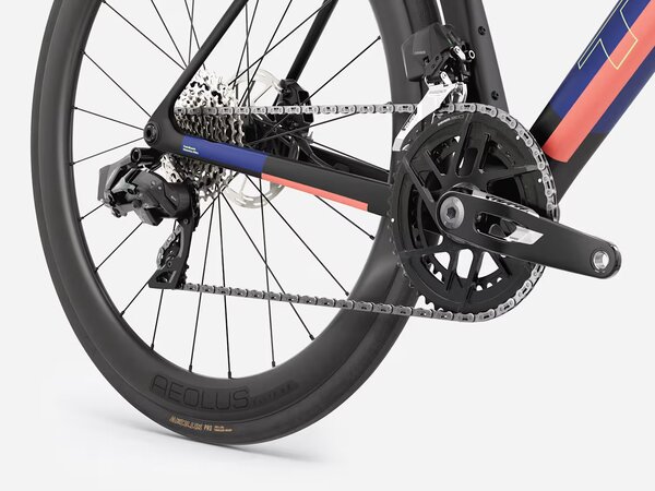 Bicykel Trek Madone SL 6 AXS Gen 8 Matte Cobalt Blue/Trek Black/Living Coral 2027
