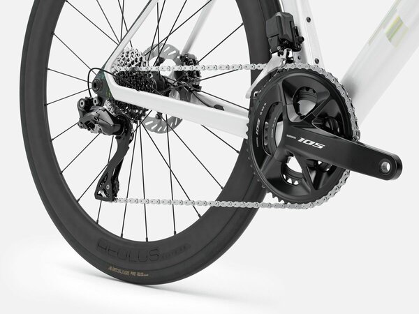 Bicykel Trek Madone SL 6 Gen 8 Gloss Crystal White/Matte Deep Smoke 2026