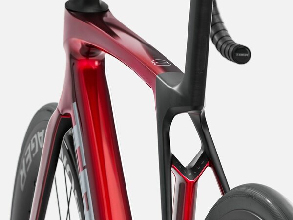 Bicykel Trek Madone SL 6 Gen 8 Gloss Fury Red/Matte Deep Smoke 2026
