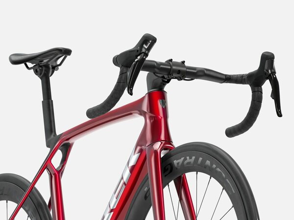 Bicykel Trek Madone SL 7 Gen 8 Gloss Fury Red/Matte Deep Smoke 2026