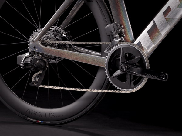 Bicykel Trek Madone SLR 6 eTap Gen 6 Dark Prismatic/Trek Black 2022