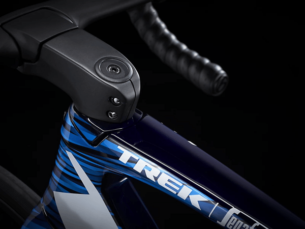 Bicykel Trek Madone SLR 6 eTap Gen 6 Navy Carbon Smoke/Blue 2022