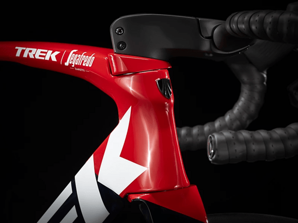 Bicykel Trek Madone SLR 6 eTap Gen 6 Navy Carbon Smoke/Viper Red 2022