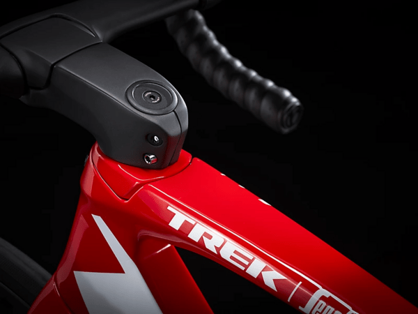 Bicykel Trek Madone SLR 6 eTap Gen 6 Navy Carbon Smoke/Viper Red 2022