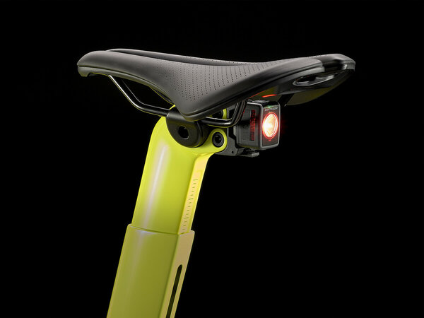 Bicykel Trek Madone SLR 6 eTap Gen 6 Radioactive Coral to Yellow Fade 2022