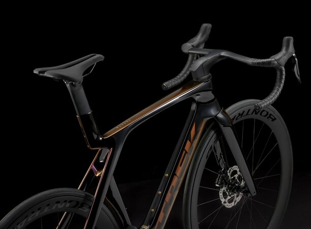 Bicykel Trek Madone SLR 6 Gen 7 Axinite Flip/Trek Black 2024