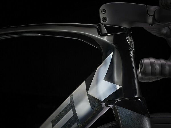 Bicykel Trek Madone SLR 7 eTap Gen 6 Dark Prismatic/Trek Black 2022