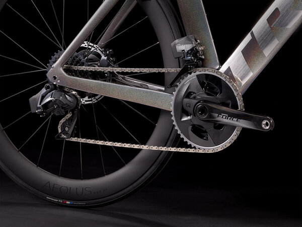 Bicykel Trek Madone SLR 7 eTap Gen 6 Dark Prismatic/Trek Black 2022