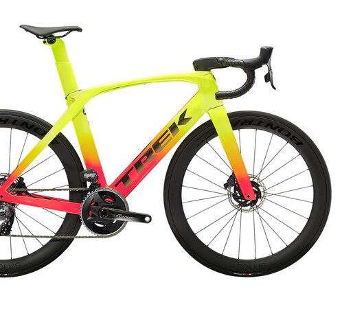 Bicykel Trek Madone SLR 7 eTap Gen 6 Radioactive Coral to Yellow Fade 2022