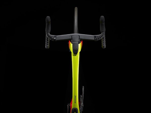 Bicykel Trek Madone SLR 7 eTap Gen 6 Radioactive Coral to Yellow Fade 2022
