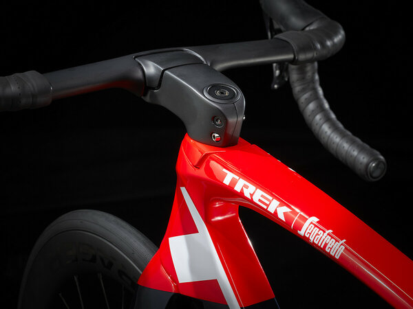 Bicykel Trek Madone SLR 7 Gen 6 Navy Carbon Smoke/Viper Red 2022