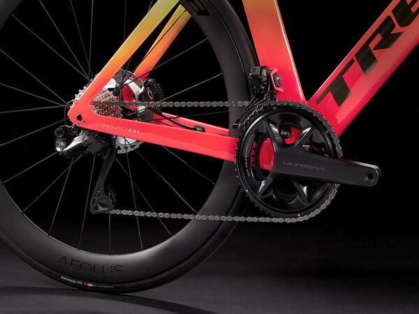 Bicykel Trek Madone SLR 7 Gen 6 Radioactive Coral to Yellow Fade 2022