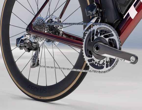 Bicykel Trek Madone SLR 8 AXS Gen 8 Carbon Red Smoke 2025