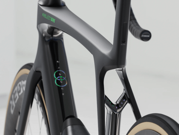 Bicykel Trek Madone SLR 8 AXS Gen 8 Matte Carbon Smoke/Prismatic Pearl 2025