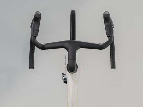 Bicykel Trek Madone SLR 9 AXS Gen 8 Era White/Supernova Marble 2026