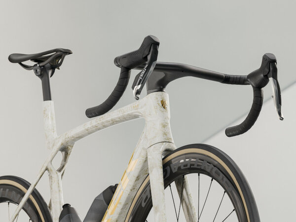 Bicykel Trek Madone SLR 9 AXS Gen 8 Era White/Supernova Marble 2026