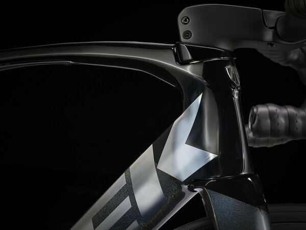 Bicykel Trek Madone SLR 9 eTap Gen 6 Dark Prismatic/Trek Black 2022