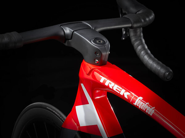 Bicykel Trek Madone SLR 9 eTap Gen 6 Navy Carbon Smoke/Viper Red 2022