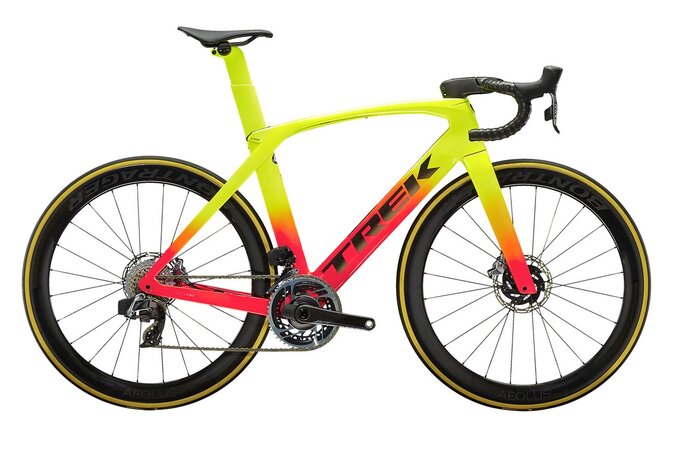 Bicykel Trek Madone SLR 9 eTap Gen 6 Radioactive Coral to Yellow Fade 2022