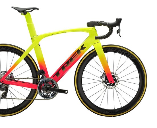 Bicykel Trek Madone SLR 9 eTap Gen 6 Radioactive Coral to Yellow Fade 2022