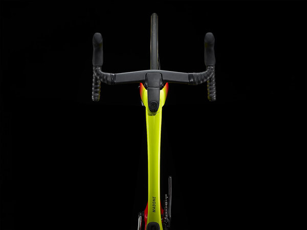 Bicykel Trek Madone SLR 9 eTap Gen 6 Radioactive Coral to Yellow Fade 2022