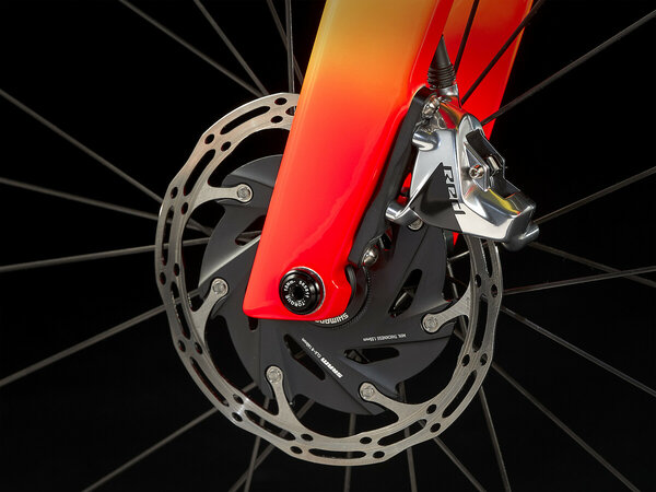 Bicykel Trek Madone SLR 9 eTap Gen 6 Radioactive Coral to Yellow Fade 2022