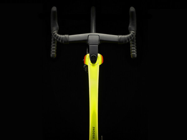 Bicykel Trek Madone SLR 9 Gen 6 Radioactive Coral to Yellow Fade 2022