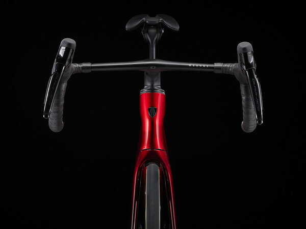 Bicykel Trek Madone SLR 9 Gen 7 Metallic Red Smoke to Red Carbon Smoke 2024