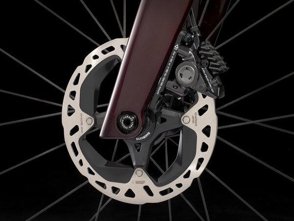 Bicykel Trek Madone SLR 9 Gen 7 Metallic Red Smoke to Red Carbon Smoke 2024