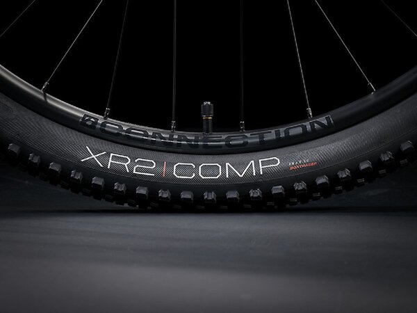 Bicykel Trek Marlin 6 Rage Red to Dnister Black Fade E 2023