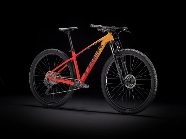 Bicykel Trek Marlin 7 Marigold to Radioactive Red Fade 2022