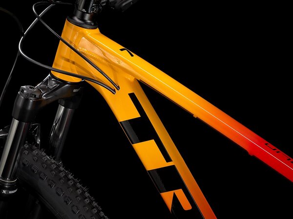 Bicykel Trek Marlin 7 Marigold to Radioactive Red Fade 2022