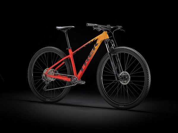 Bicykel Trek Marlin 7 Marigold to Radioactive Red Fade E 2023