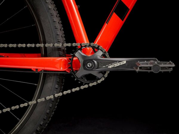 Bicykel Trek Marlin 7 Marigold to Radioactive Red Fade E 2023