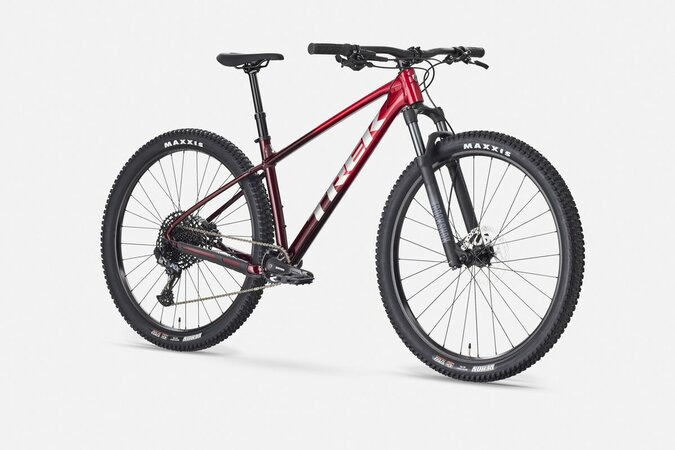Bicykel Trek Marlin 7 Gen 3 Fury Red/Lithium Grey Fade 2026
