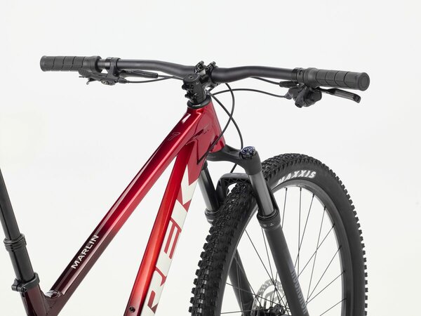 Bicykel Trek Marlin 7 Gen 3 Fury Red/Lithium Grey Fade 2026