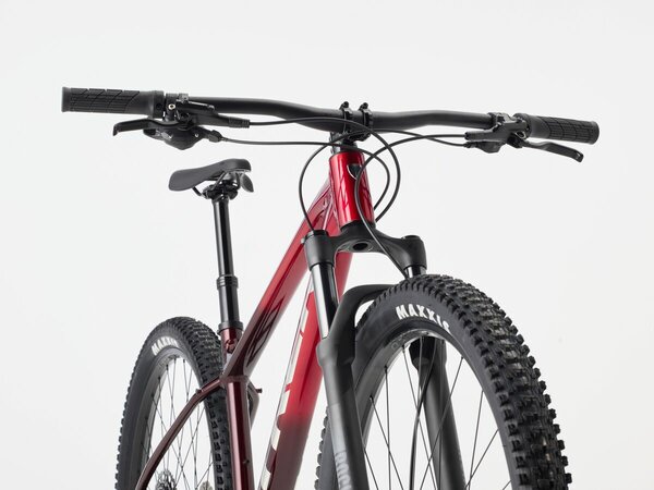 Bicykel Trek Marlin 7 Gen 3 Fury Red/Lithium Grey Fade 2026