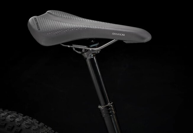 Bicykel Trek Roscoe 6 Lithium Grey/Cobra Blood 2023