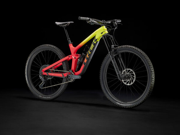 Bicykel Trek Slash 9.8 GX Gen 5 Radioactive Coral to Yellow Fade 2022