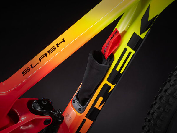Bicykel Trek Slash 9.8 XT Gen 5 Radioactive Coral to Yellow Fade 2022