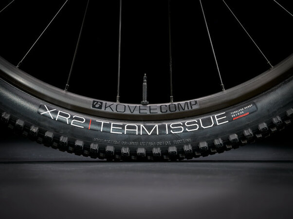 Bicykel Trek Supercaliber 9.6 Radioactive Red/Trek Black 2023