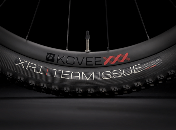 Bicykel Trek Supercaliber 9.9 XTR Matte Raw Carbon/Gloss Trek Black 2023