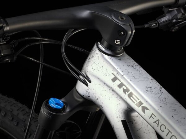 Bicykel Trek Supercaliber SLR 9.8 XT Gen 2 Argent Drizzle 2024