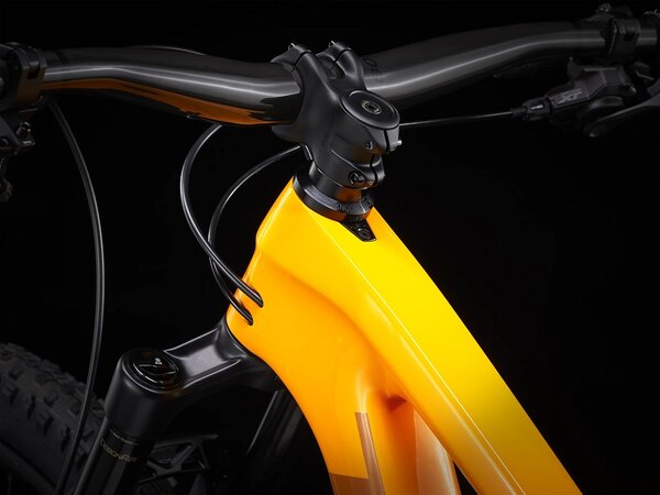 Bicykel Trek Top Fuel 9.8 XT Marigold to Red to Purple Abyss Fade 2022